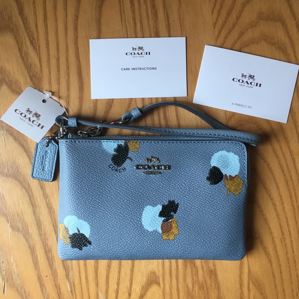 ❌SOLD❌ Coach Floral Print L-Zip Wristlet NWT - Picture 1 of 5